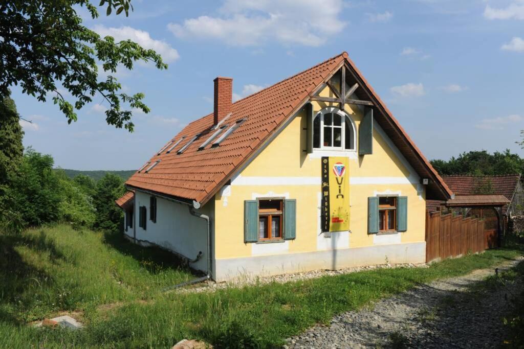 Stilvolles Landhaus Im Dreilaendereck Felsőszölnök Esterno foto